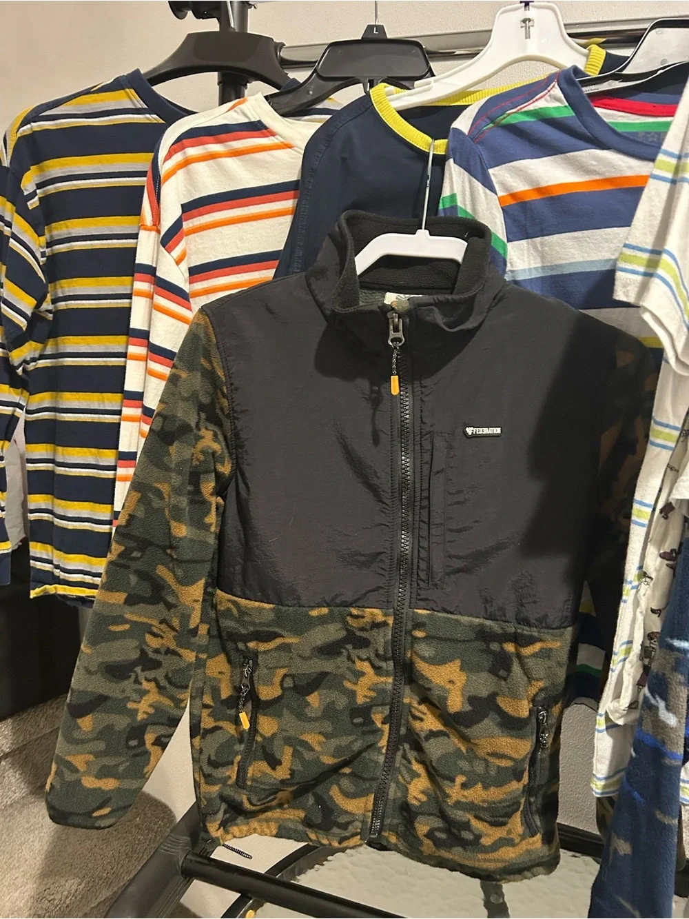 2pcs winter Camouflage Zip-Up Fleece Jacket+8 shirt’s short & sleeve like new🤩